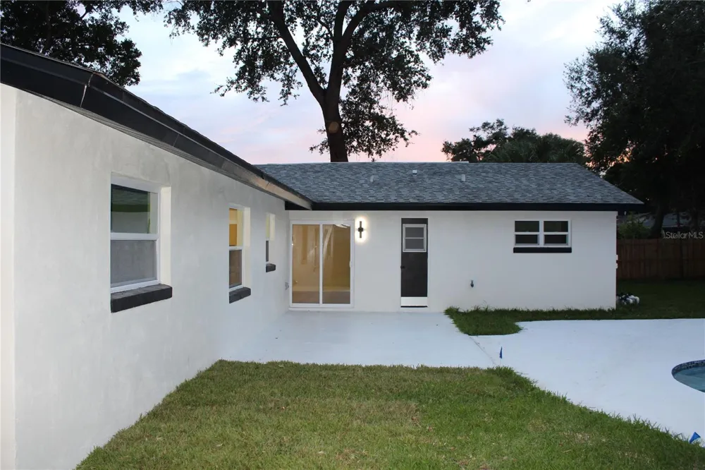 7015 CRESTLAKE DRIVE Orlando, FL 32819