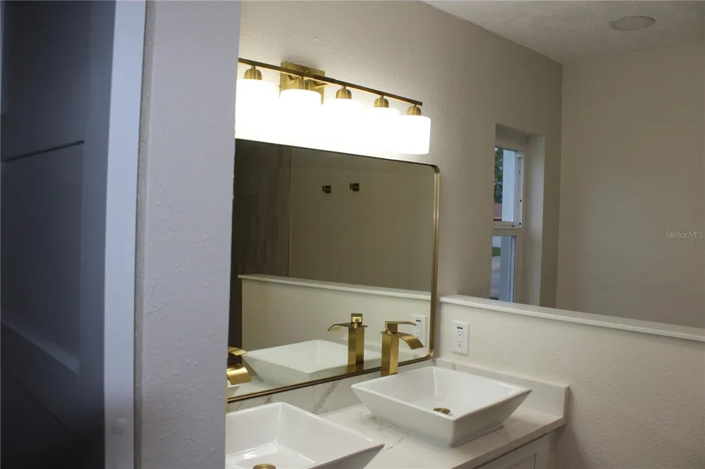 7015 CRESTLAKE DRIVE Orlando, FL 32819