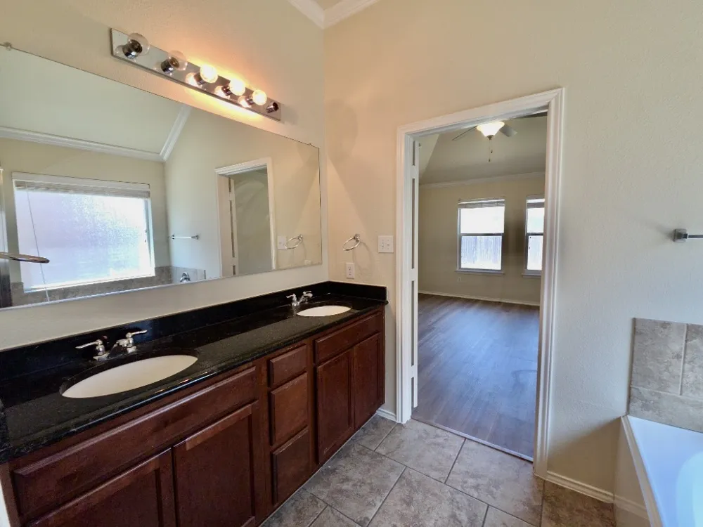 124 Jasper Trail Buda, TX 78610
