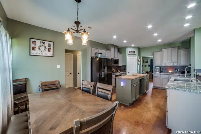 2259 County Road 325 Sabinal, TX 78881