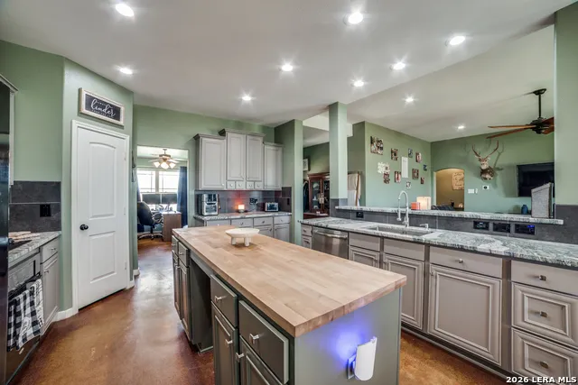 2259 County Road 325 Sabinal, TX 78881