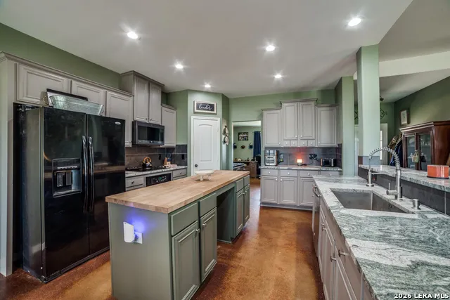 2259 County Road 325 Sabinal, TX 78881