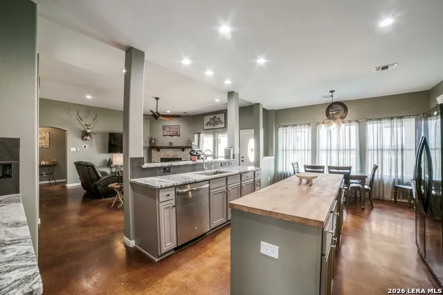 2259 County Road 325 Sabinal, TX 78881
