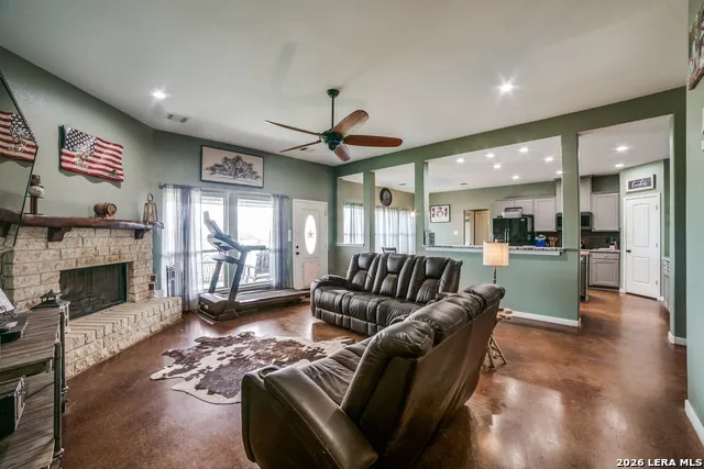 2259 County Road 325 Sabinal, TX 78881