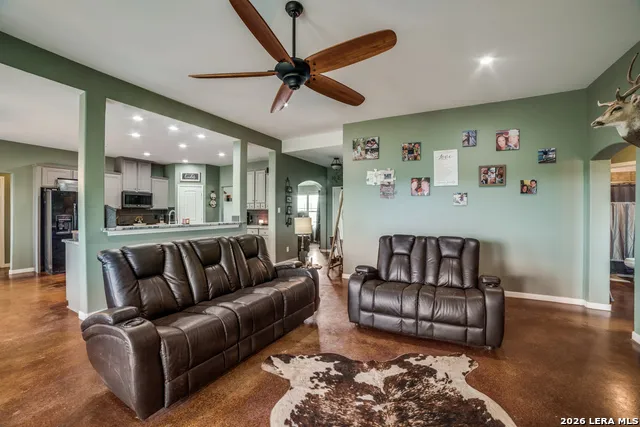 2259 County Road 325 Sabinal, TX 78881