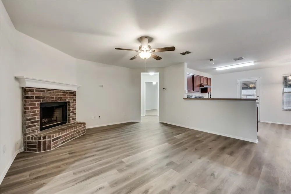 2613 Castle Pines Drive Burleson, TX 76028