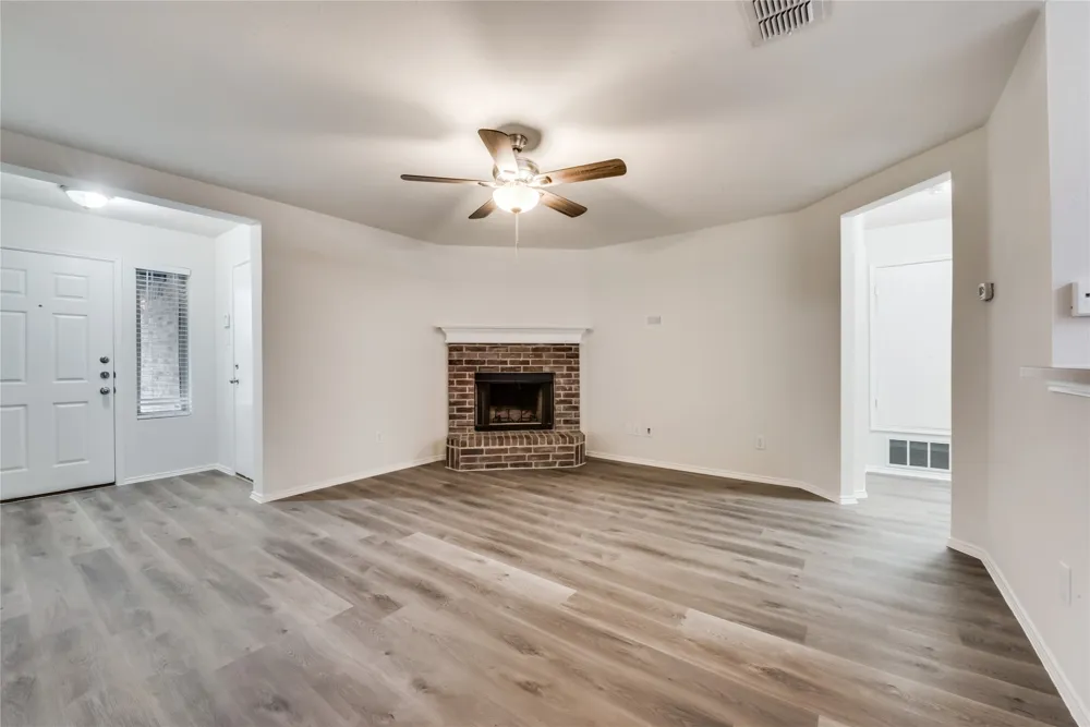 2613 Castle Pines Drive Burleson, TX 76028