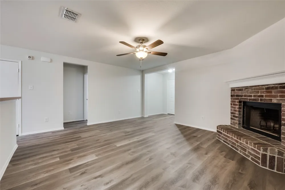2613 Castle Pines Drive Burleson, TX 76028