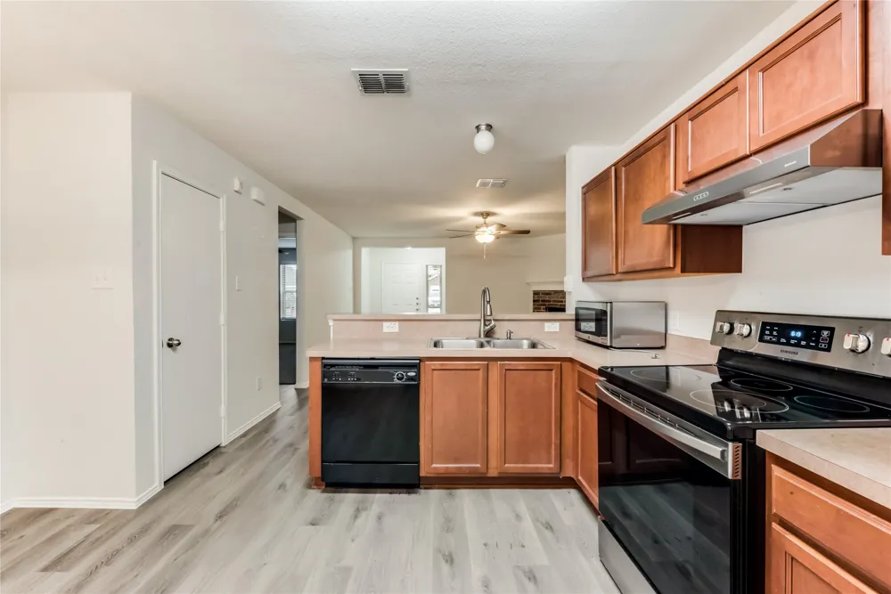 2613 Castle Pines Drive Burleson, TX 76028