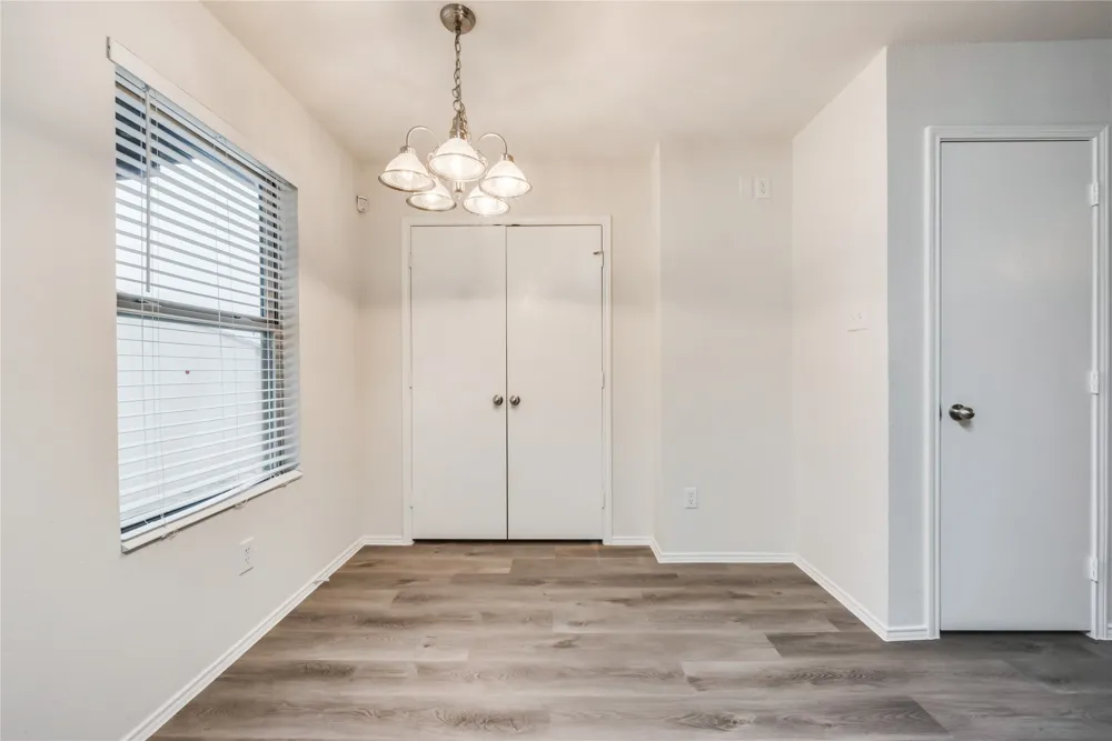 2613 Castle Pines Drive Burleson, TX 76028