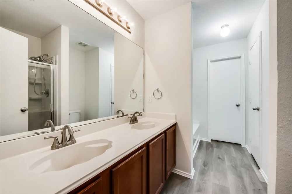 2613 Castle Pines Drive Burleson, TX 76028