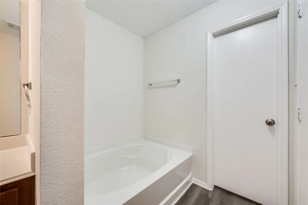 2613 Castle Pines Drive Burleson, TX 76028