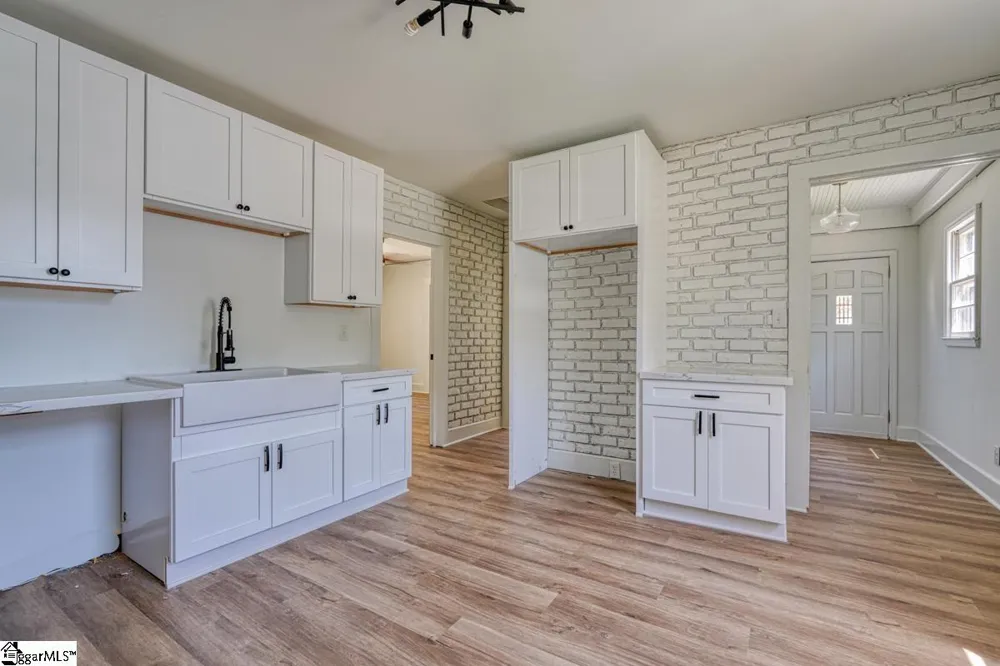 9 Forest Mill Street Spartanburg, SC 29301