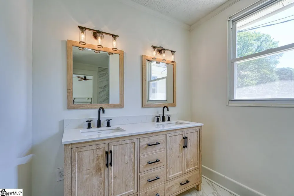 9 Forest Mill Street Spartanburg, SC 29301