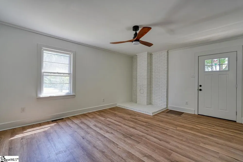 9 Forest Mill Street Spartanburg, SC 29301