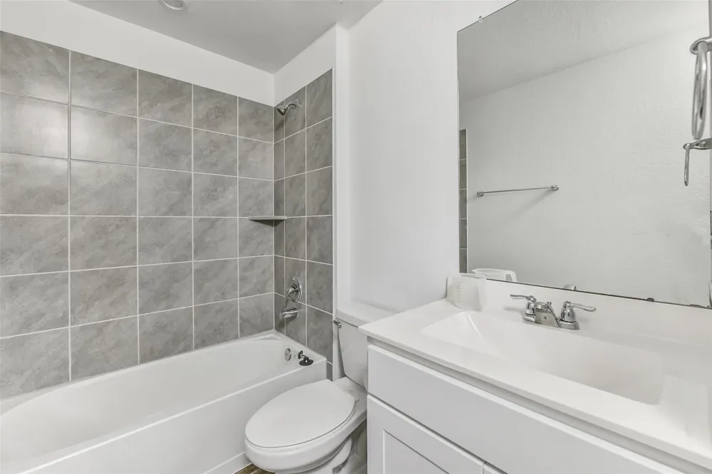1004 Great Barracuda Lane Alvin, TX 77511