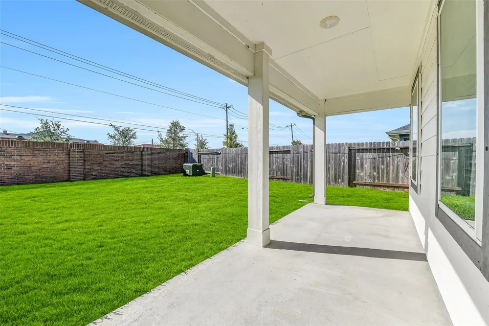 1004 Great Barracuda Lane Alvin, TX 77511