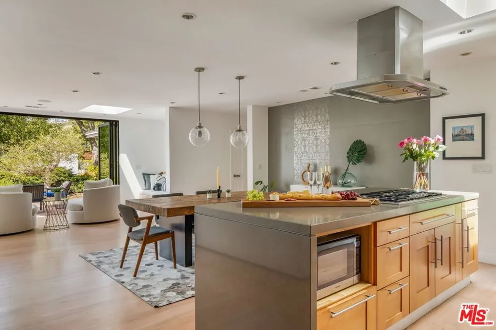 874 Norman Place Los Angeles, CA 90049