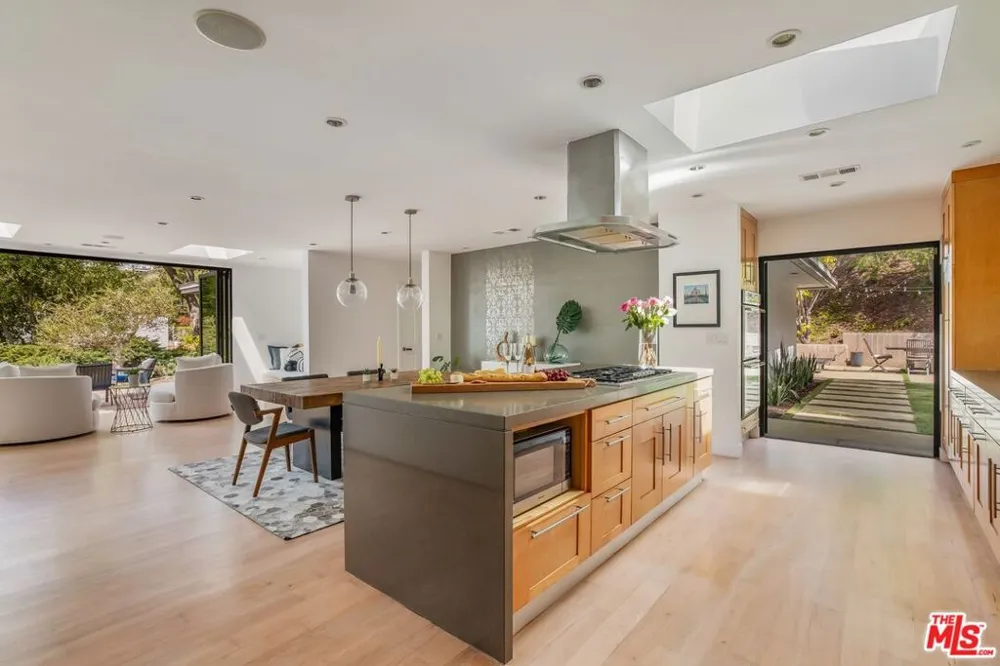 874 Norman Place Los Angeles, CA 90049