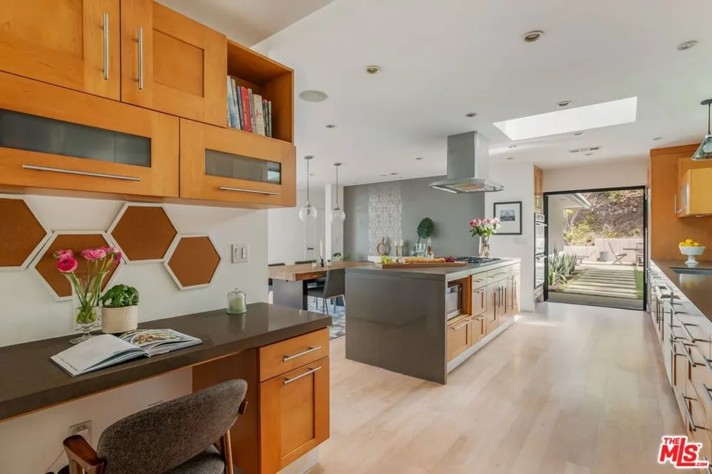 874 Norman Place Los Angeles, CA 90049