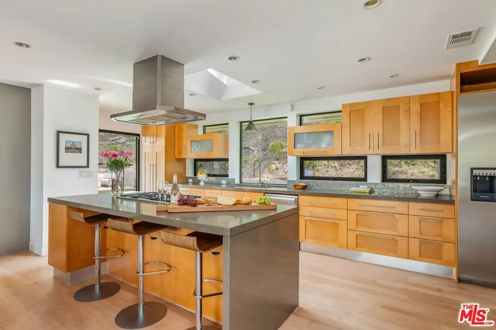 874 Norman Place Los Angeles, CA 90049