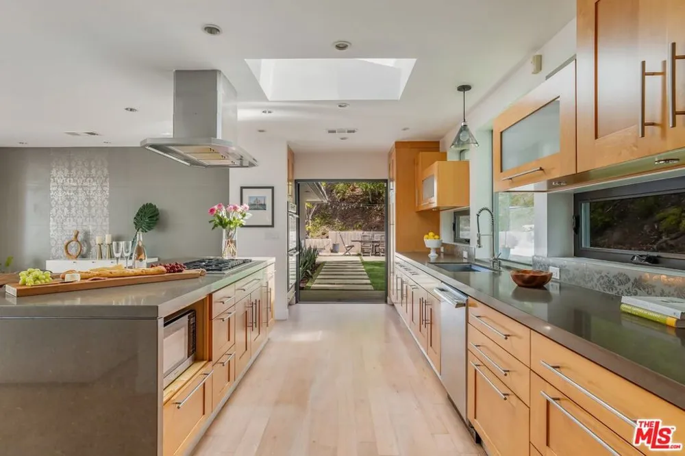 874 Norman Place Los Angeles, CA 90049