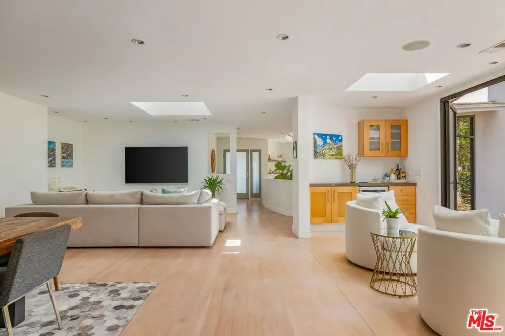 874 Norman Place Los Angeles, CA 90049