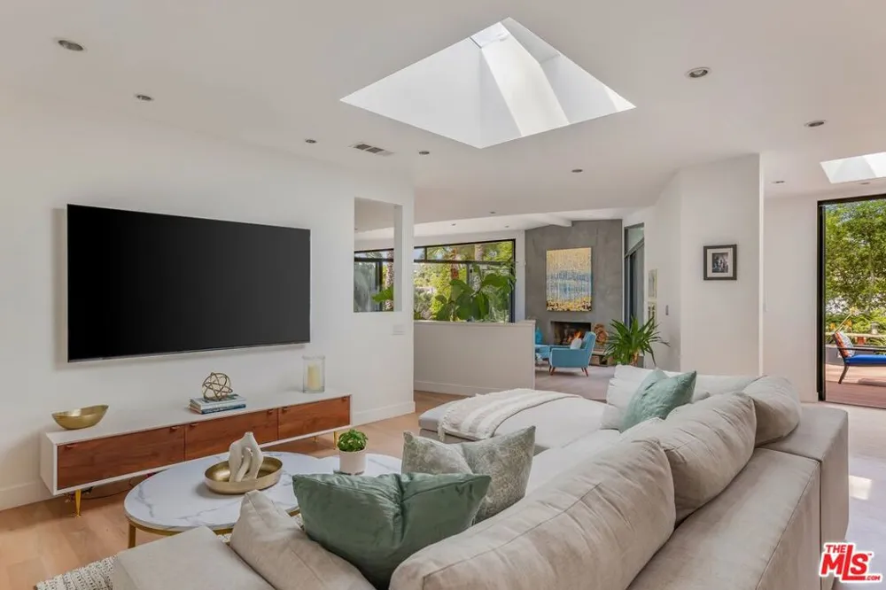 874 Norman Place Los Angeles, CA 90049