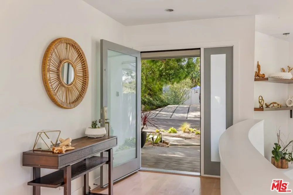 874 Norman Place Los Angeles, CA 90049