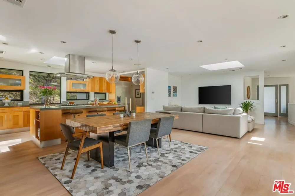 874 Norman Place Los Angeles, CA 90049