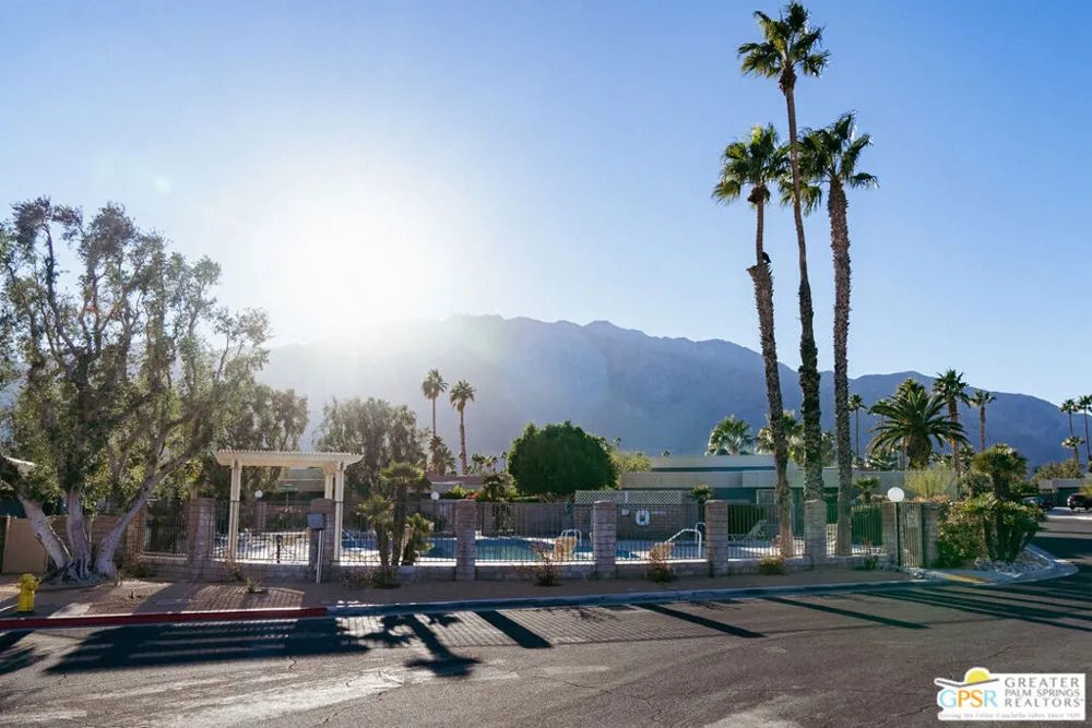 1589 Sunflower Court Palm Springs, CA 92262