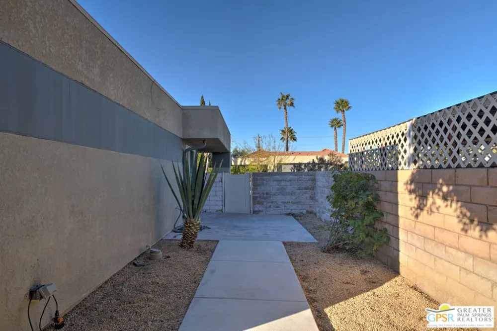 1589 Sunflower Court Palm Springs, CA 92262