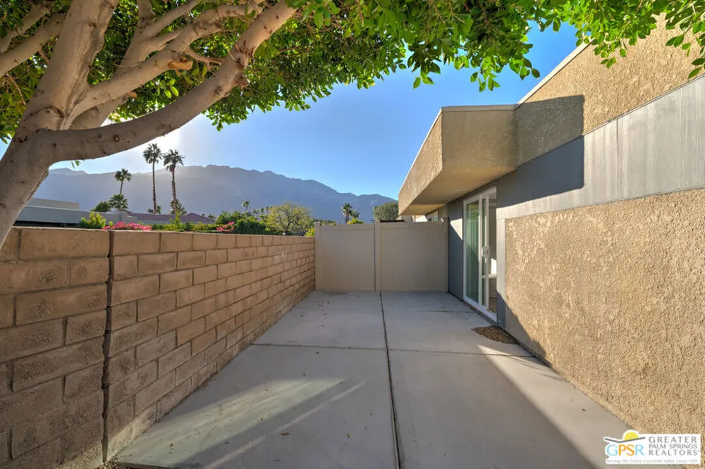 1589 Sunflower Court Palm Springs, CA 92262