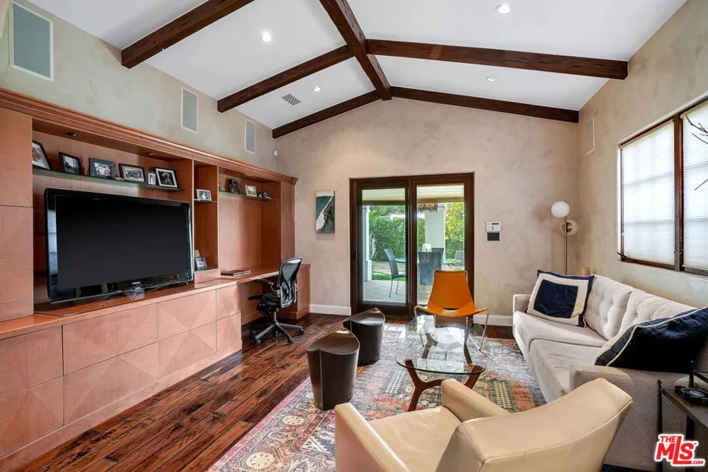 101 S Kilkea Drive Los Angeles, CA 90048