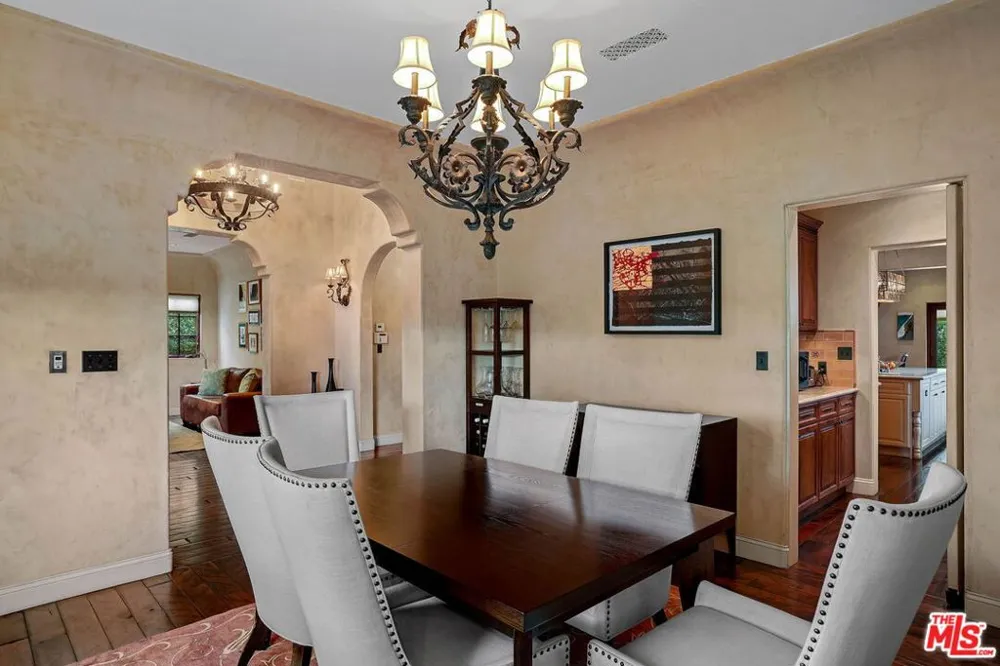101 S Kilkea Drive Los Angeles, CA 90048