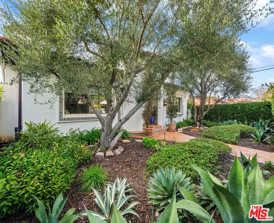 101 S Kilkea Drive Los Angeles, CA 90048