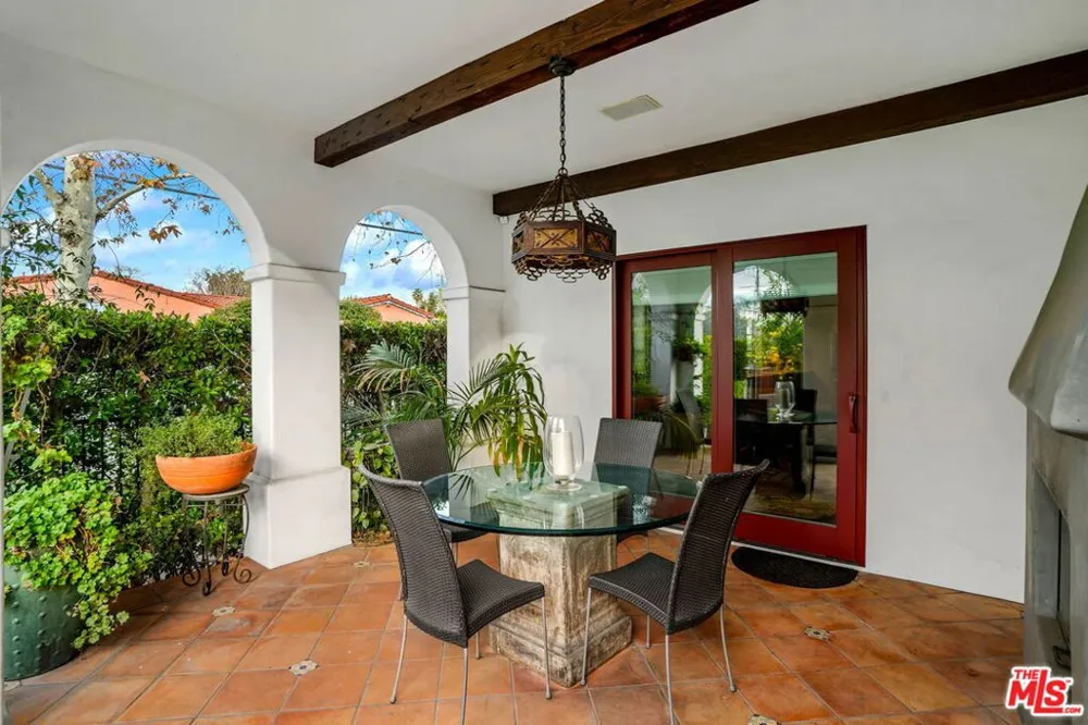 101 S Kilkea Drive Los Angeles, CA 90048