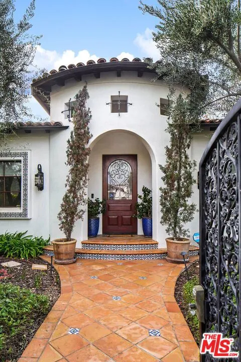 101 S Kilkea Drive Los Angeles, CA 90048