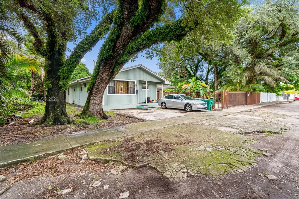 1885 NW 113th Ter Miami, FL 33167