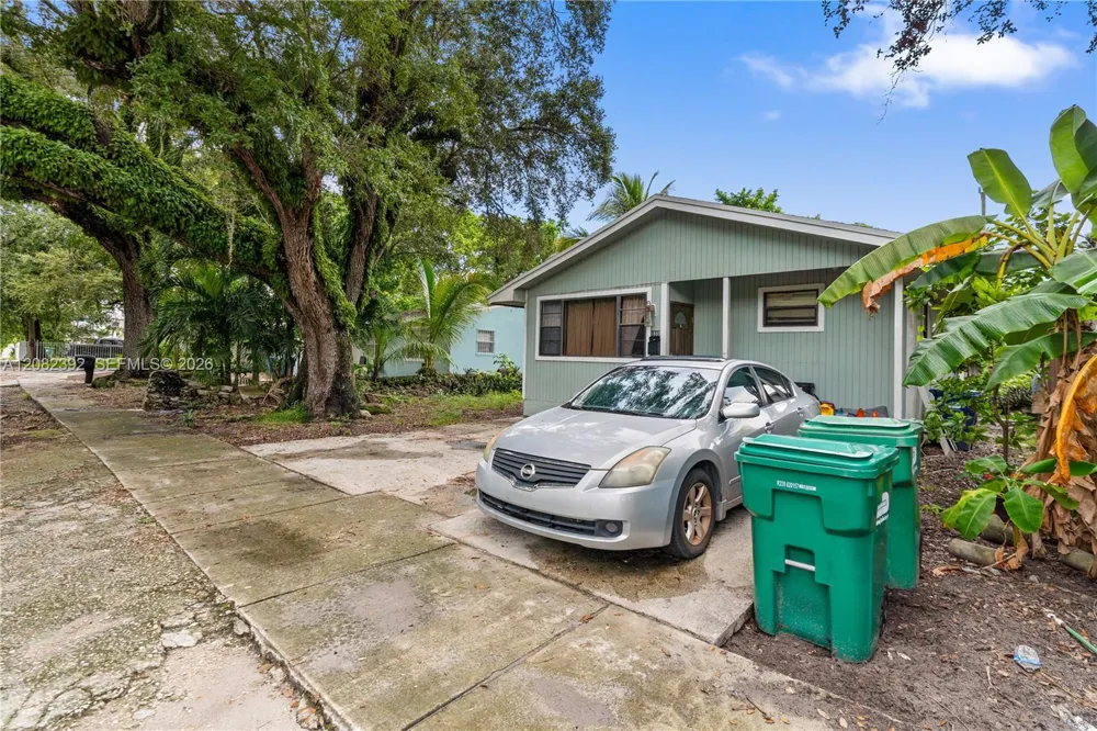 1885 NW 113th Ter Miami, FL 33167