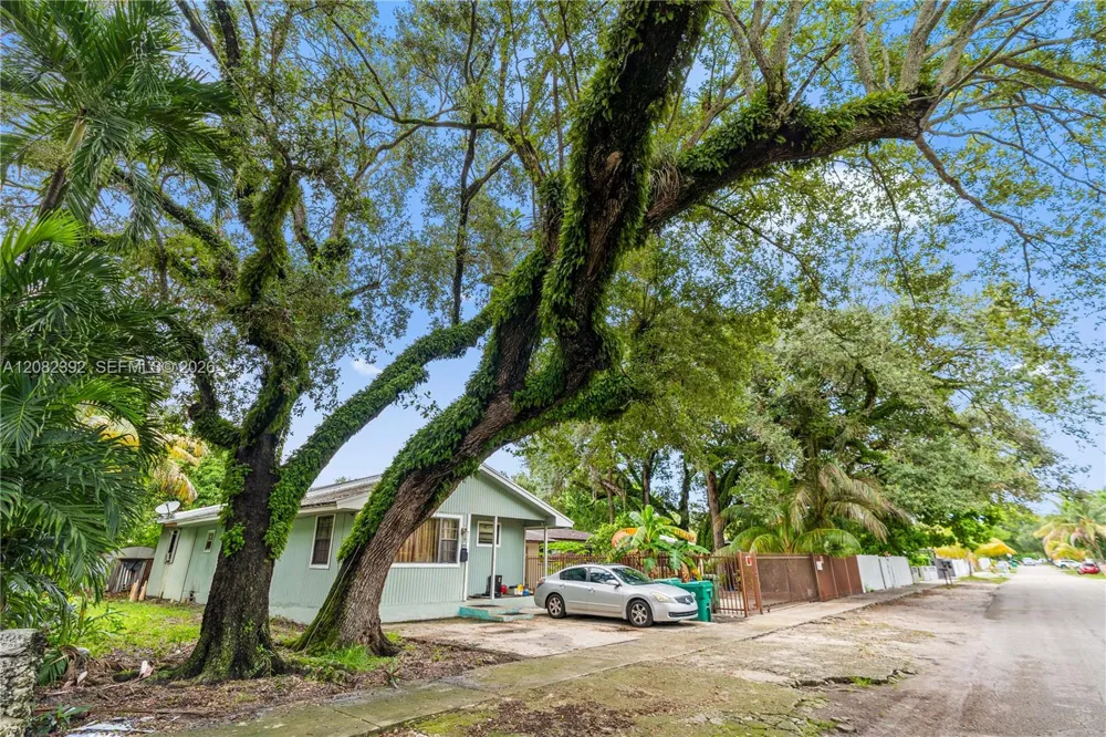 1885 NW 113th Ter Miami, FL 33167