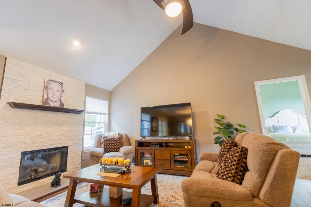 132 Rochelle Egg Harbor Township, NJ 08234
