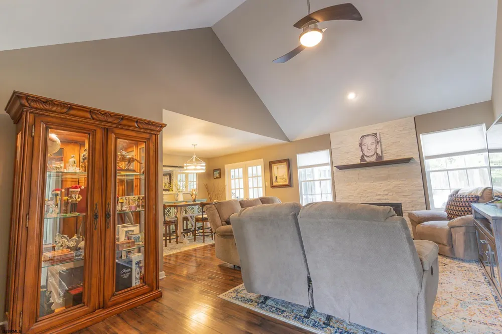 132 Rochelle Egg Harbor Township, NJ 08234
