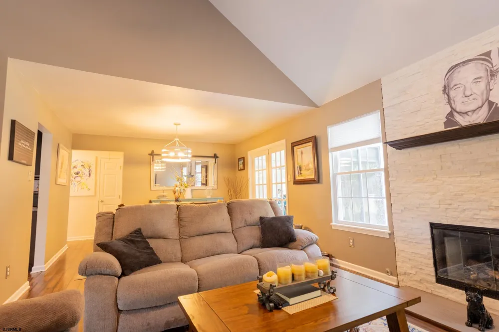 132 Rochelle Egg Harbor Township, NJ 08234