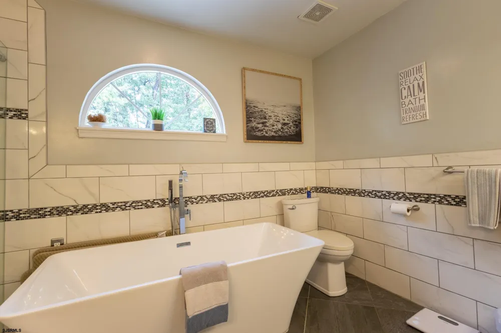 132 Rochelle Egg Harbor Township, NJ 08234