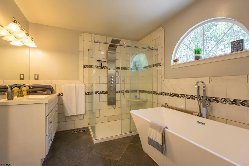 132 Rochelle Egg Harbor Township, NJ 08234