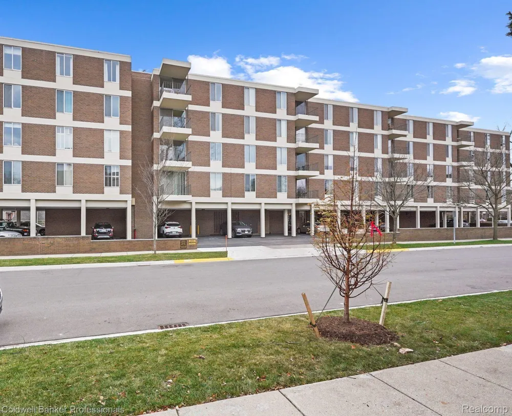 600 W BROWN STREET #109 Birmingham City, MI 48009