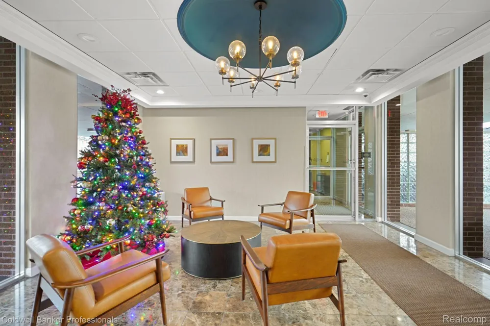 600 W BROWN STREET #109 Birmingham City, MI 48009