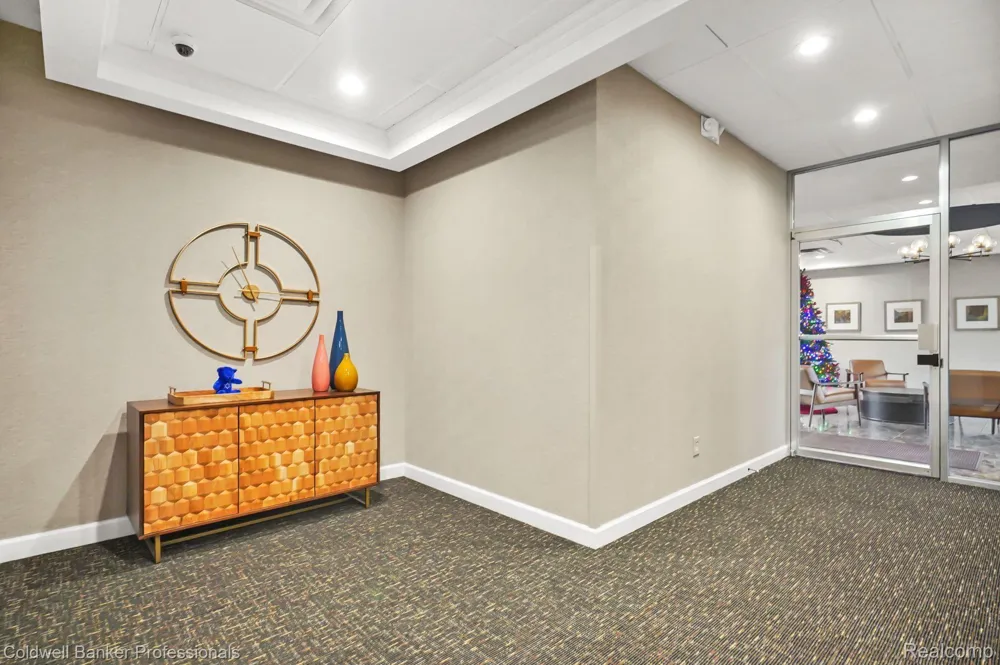 600 W BROWN STREET #109 Birmingham City, MI 48009