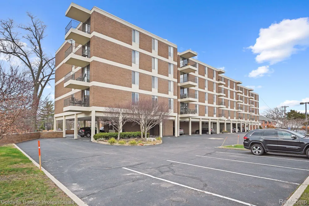 600 W BROWN STREET #109 Birmingham City, MI 48009